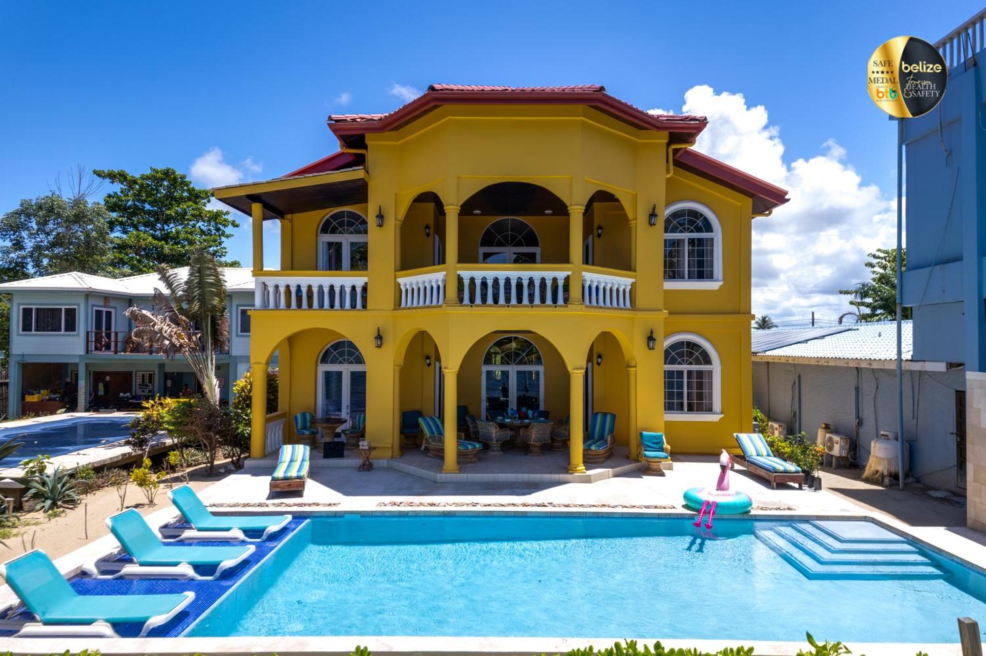 Blue Parrot Beach House And Villas Hopkins Eksteriør billede