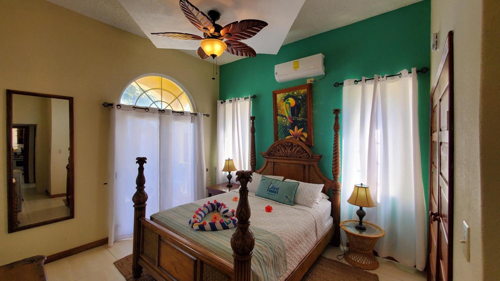 Blue Parrot Beach House And Villas Hopkins Eksteriør billede