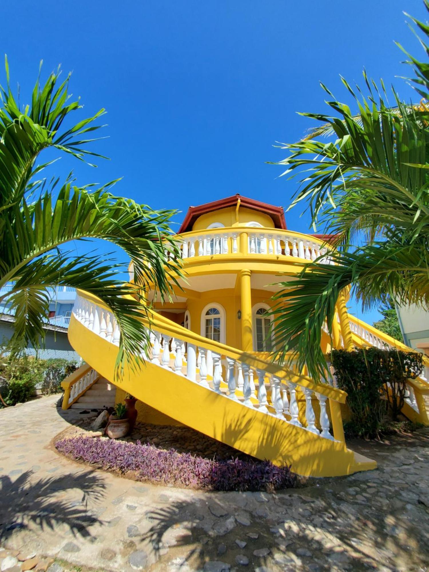 Blue Parrot Beach House And Villas Hopkins Eksteriør billede