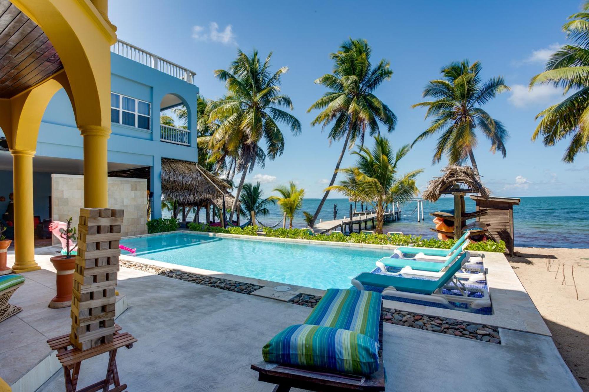 Blue Parrot Beach House And Villas Hopkins Eksteriør billede