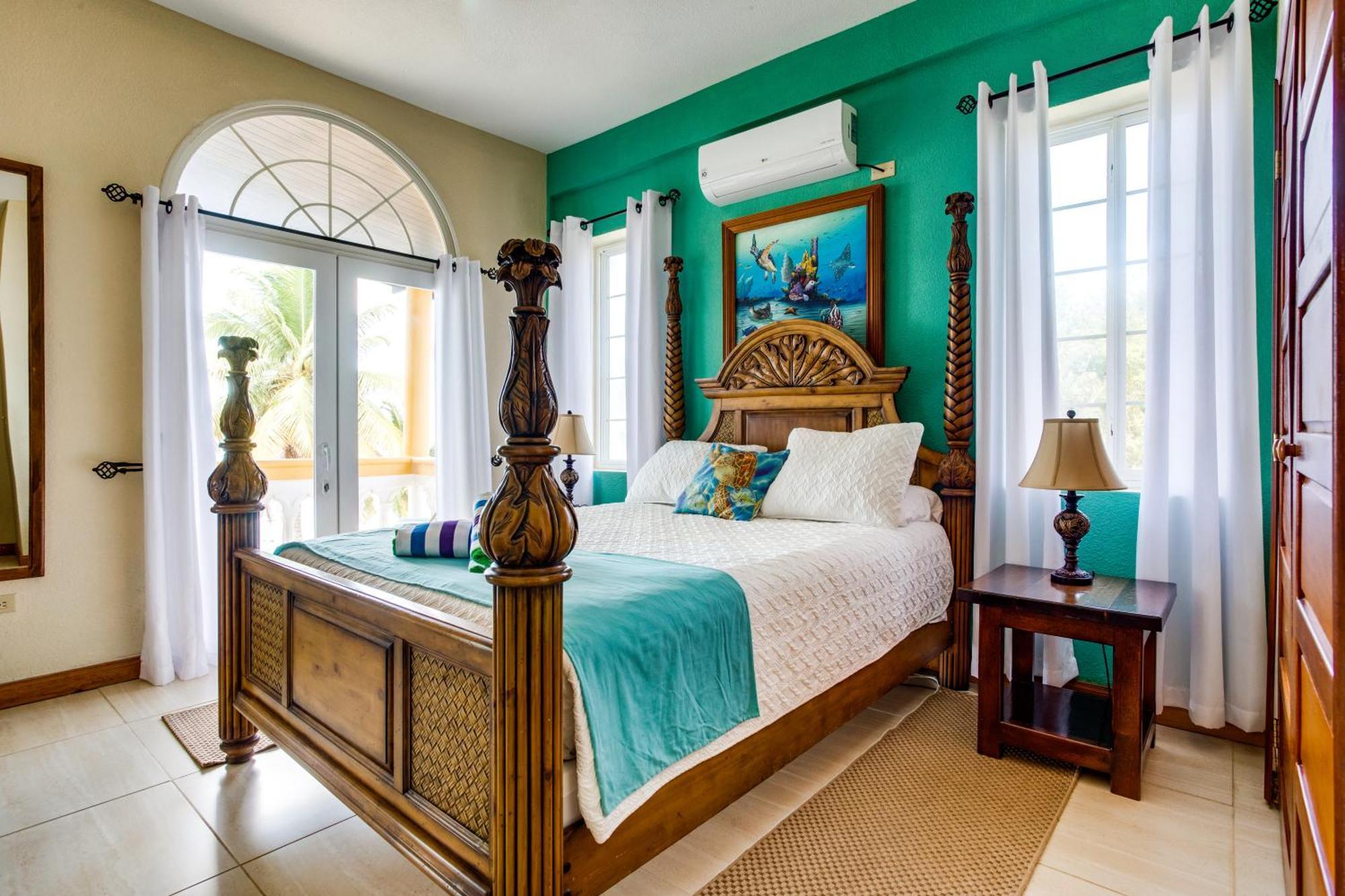 Blue Parrot Beach House And Villas Hopkins Eksteriør billede